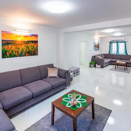 Stunning In With Private Swimming Pool, Be Inside Or Outside Slivno (Split-Dalmatia)