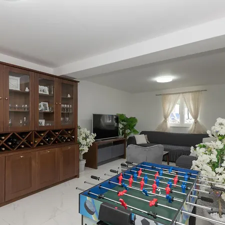 Stunning In With Private Swimming Pool, Be Inside Or Outside Slivno (Split-Dalmatia)